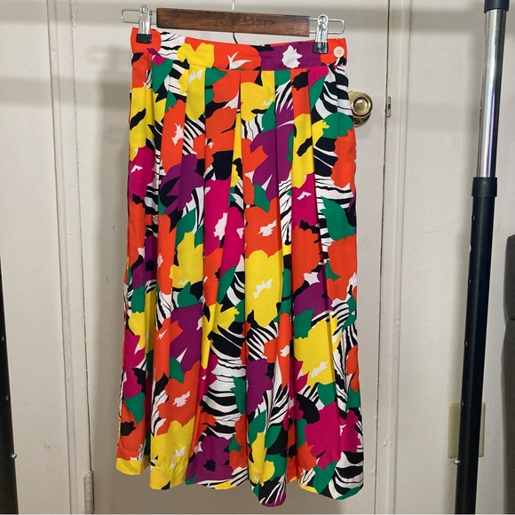 Lloyd Williams VINTAGE 80’s Pleated Floral Midi Skirt - Picture 11 of 16
